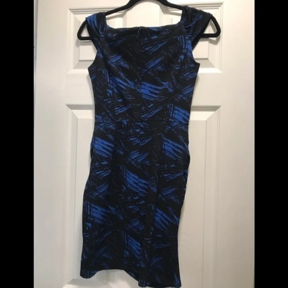 Love....Ady cute blue and black print dress. - Image 4