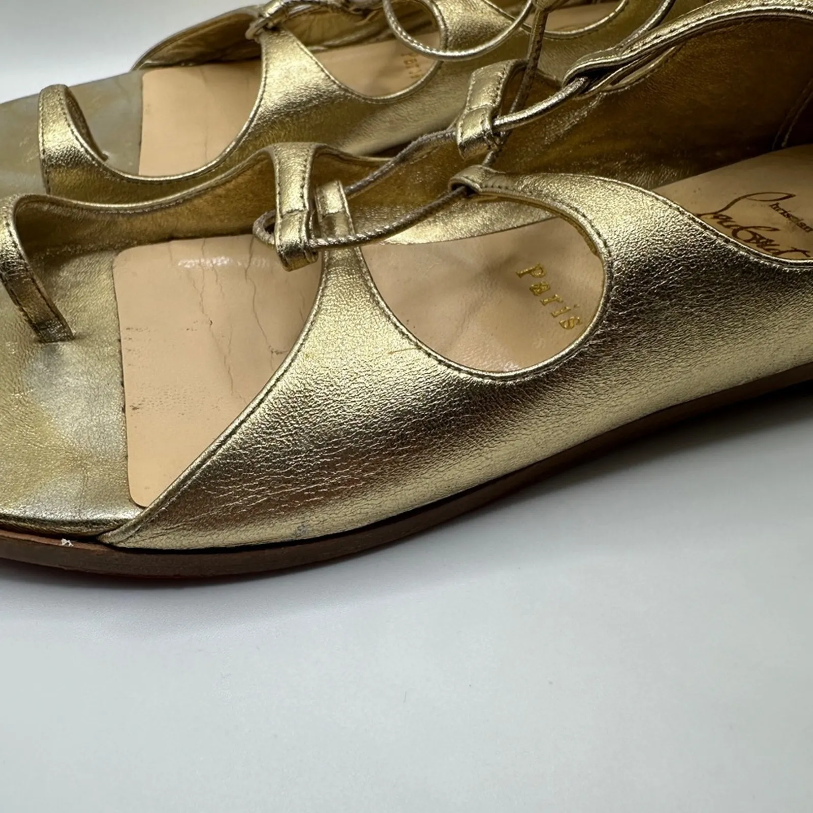 Christian Louboutin‎ Sparty Flat Nappa Laminata Light Gold Gladiator Sandals 40 - Image 13