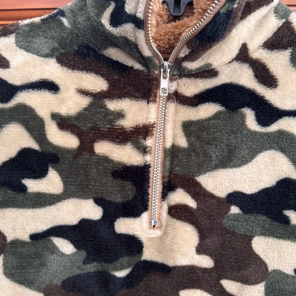 Boutique Quarter Zip PulloverWomen’s Med Camo Tan Sherpa Kangaroo Pocket 1/4 Zip - Image 2