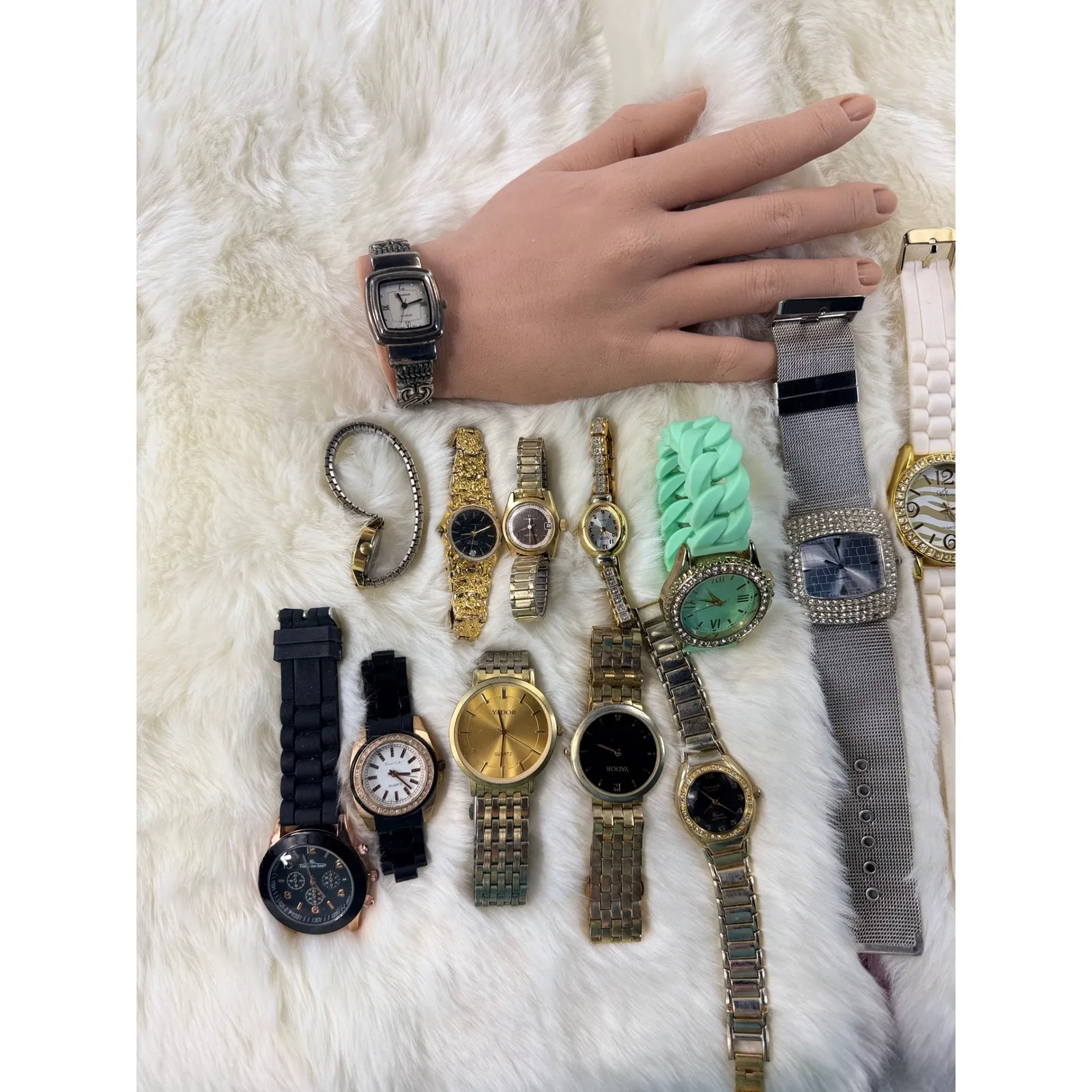 Lot of 16 Womens Fashion Watches Assorted Styles Bands Faces vintage Gold - Image 7