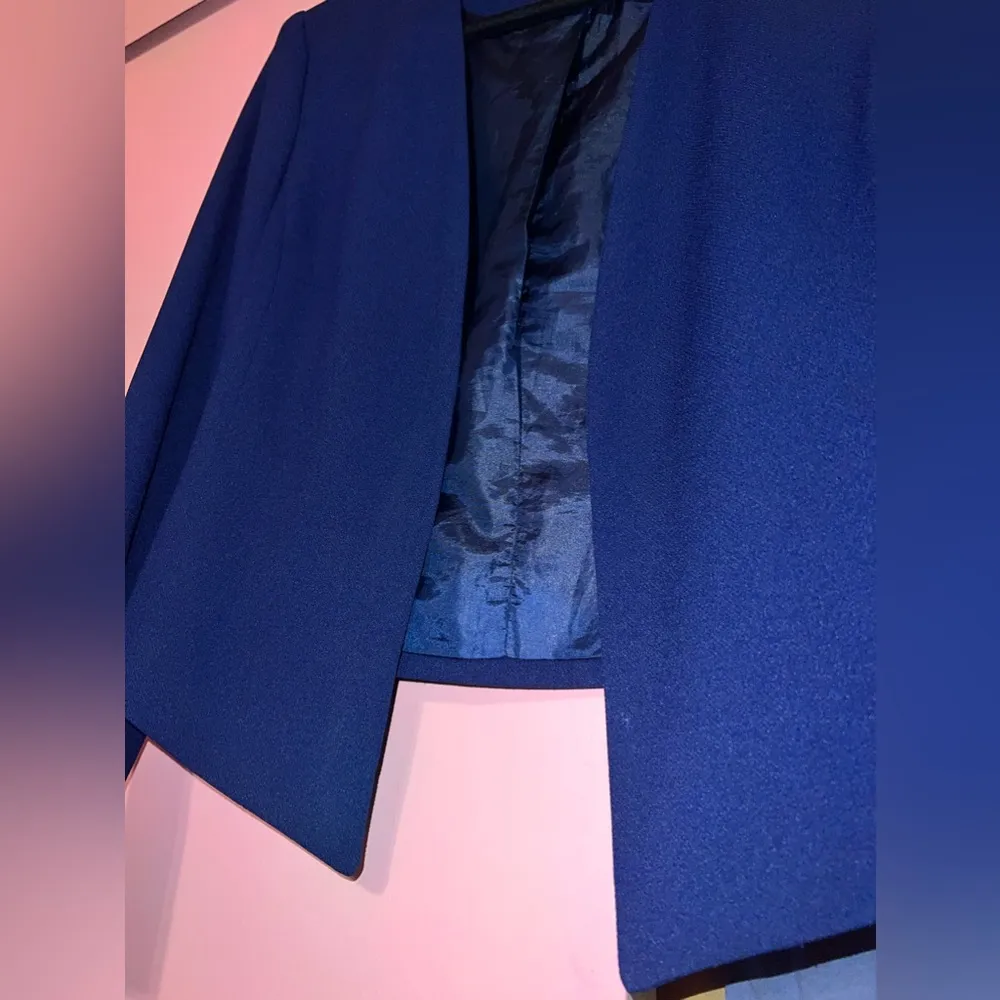 Forever 21 USED  CONTEMPORARY BLAZER - Image 4