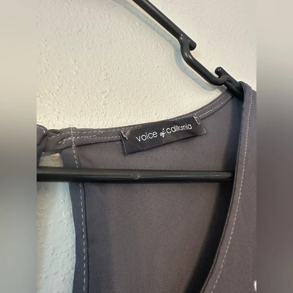 Elegant Black Sleeveless Top with Pearl Detailing Size M - Image 4