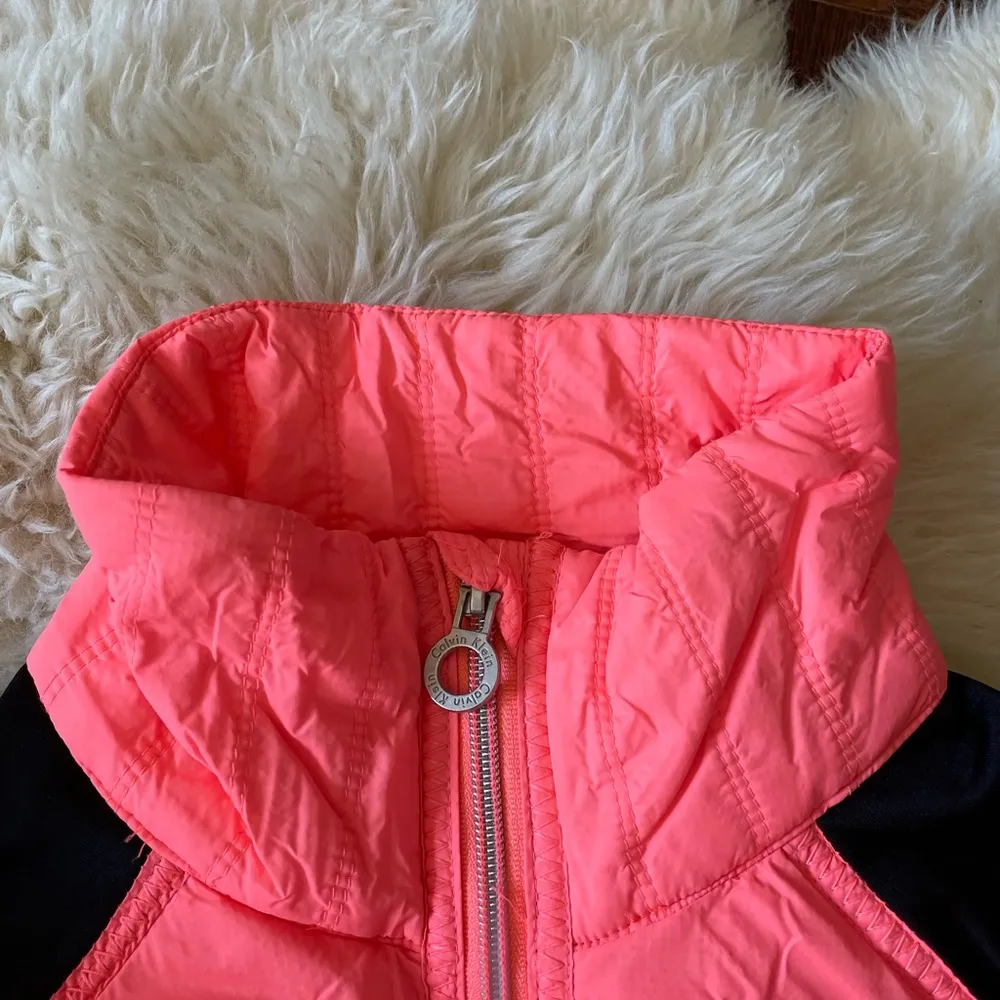 Calvin Klein Athleisure Workout Active puffer lightweight jacket coral - Image 5