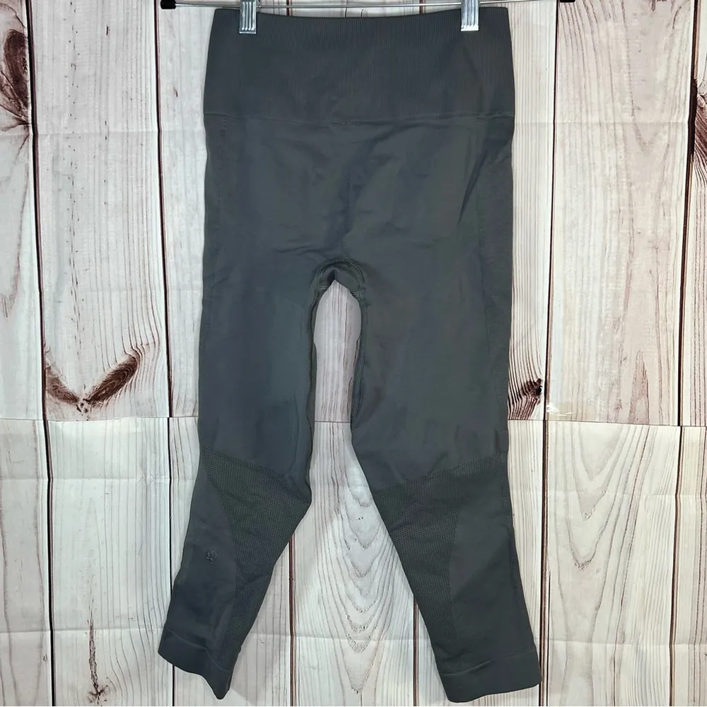 Lululemon Zone in crop Seamless Legging - Image 3