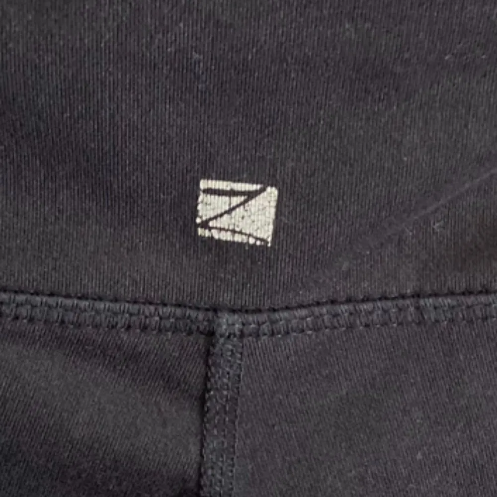 Z by Zobha Black Zippered Bottom Leggings With Pockets - Image 3