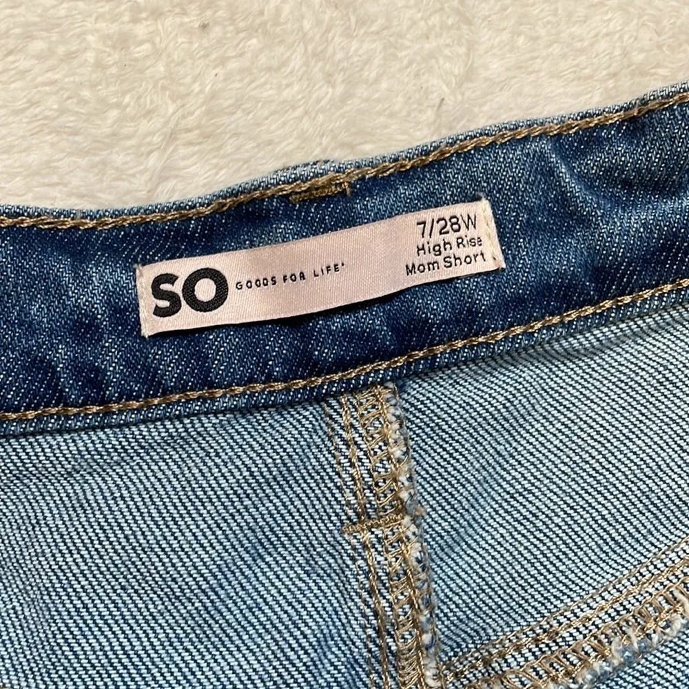 Short shorts mom Jean shorts distressed, high rise, size 7 / 28W - Image 4