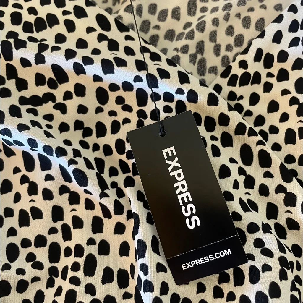 EXPRESS  Black and White Ruched Tie Front Camisole - Image 6