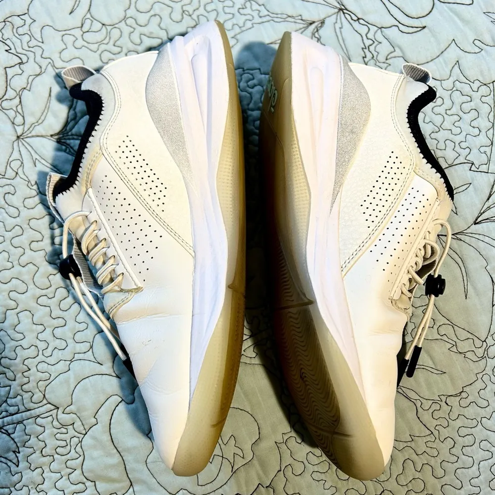 CLOVE Classic Fluid Resistant Nursing Sneaker Shoes CL003 Brilliant White W 7.5 - Image 5