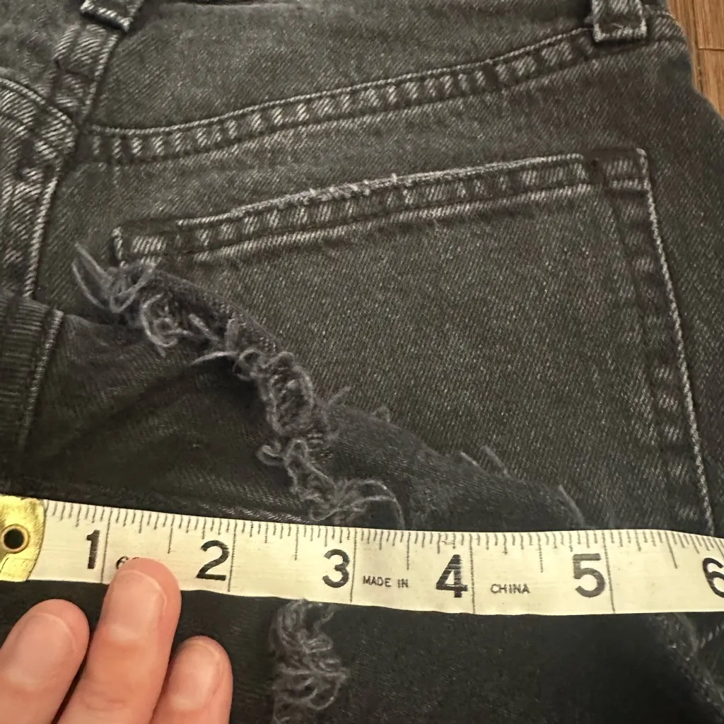 Abercrombie and Fitch Curve Love High Rise 90s Cutoff Short black denim size 25 - Image 6