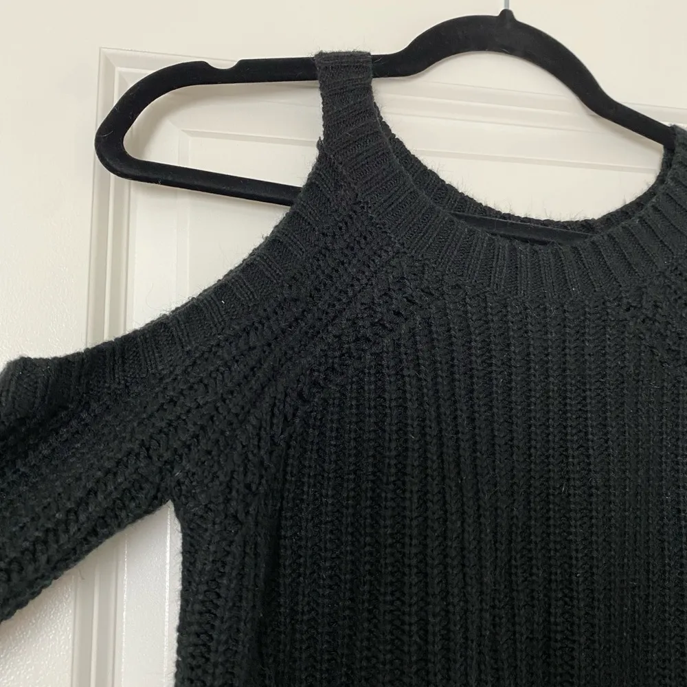 Hippie Rose Black Shoulder Cut Out Sweater Size Small - Image 9