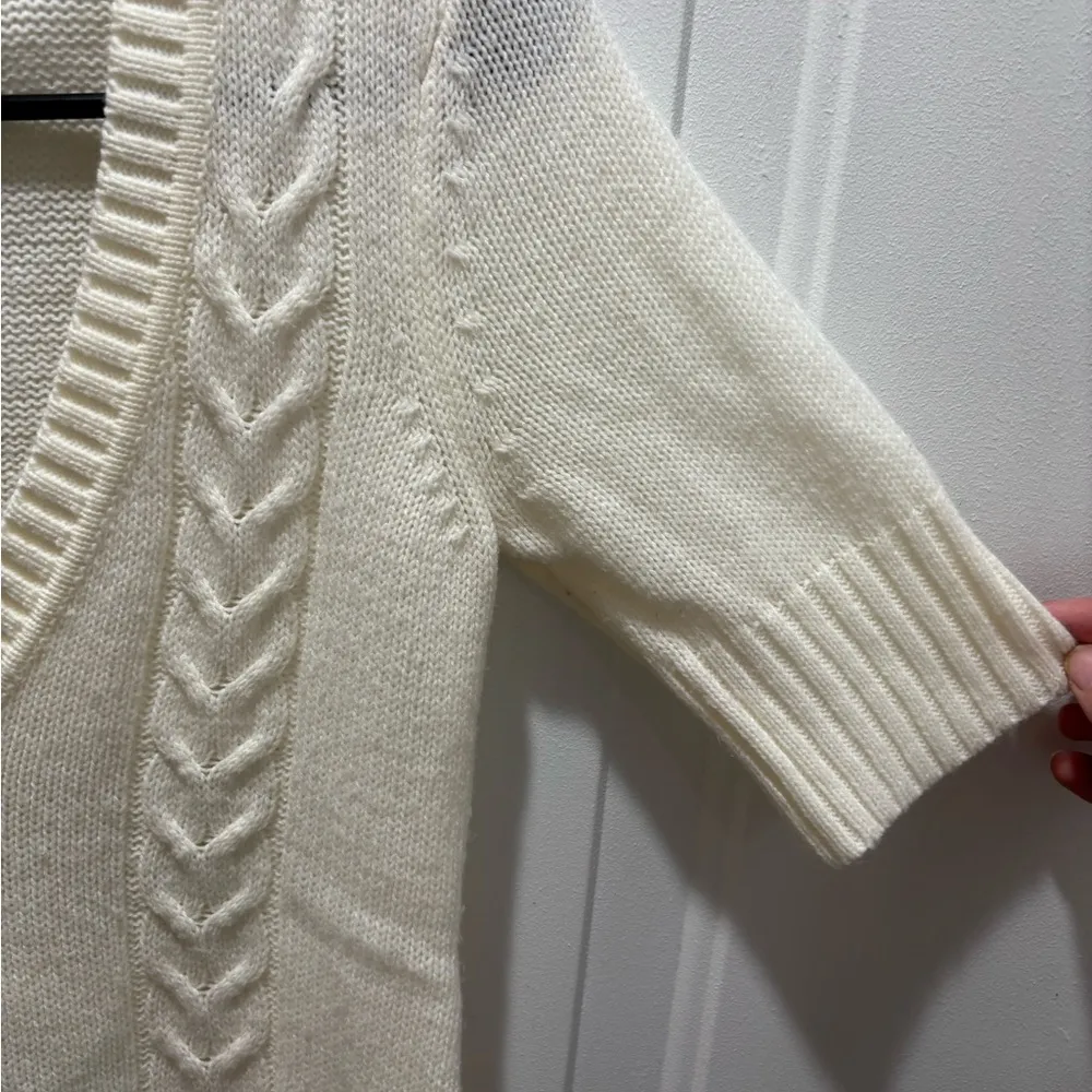 Old Navy Cream V-Neck  Short Sleeve Sweater​ - Image 5
