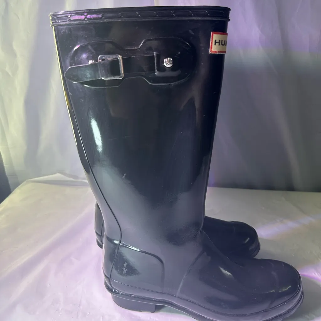 Hunter Black Glossy Rain Boots - Image 9