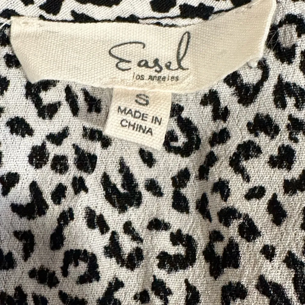 Easel‎ Animal Print Top Women's Small Long Sleeve Black/White Peplum V-Neck - Image 7