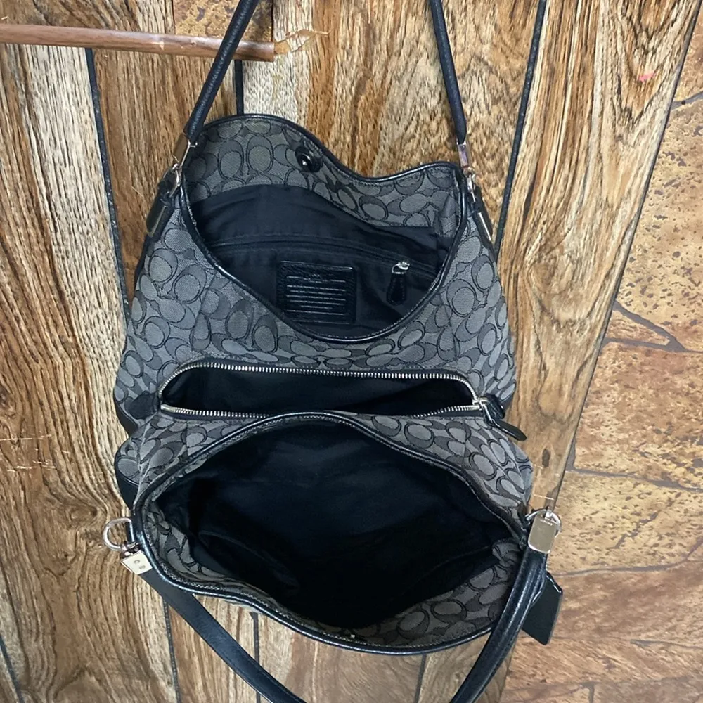 Coach handbag black/ gray - Image 2