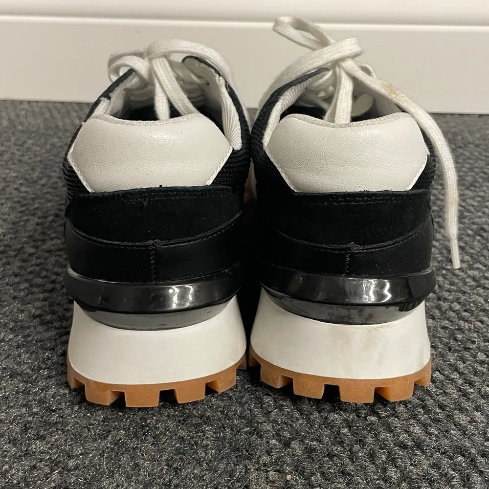 Steve Madden Black & White Chaserr Sneaker Womens size 6 Comfy Fashion - Image 3