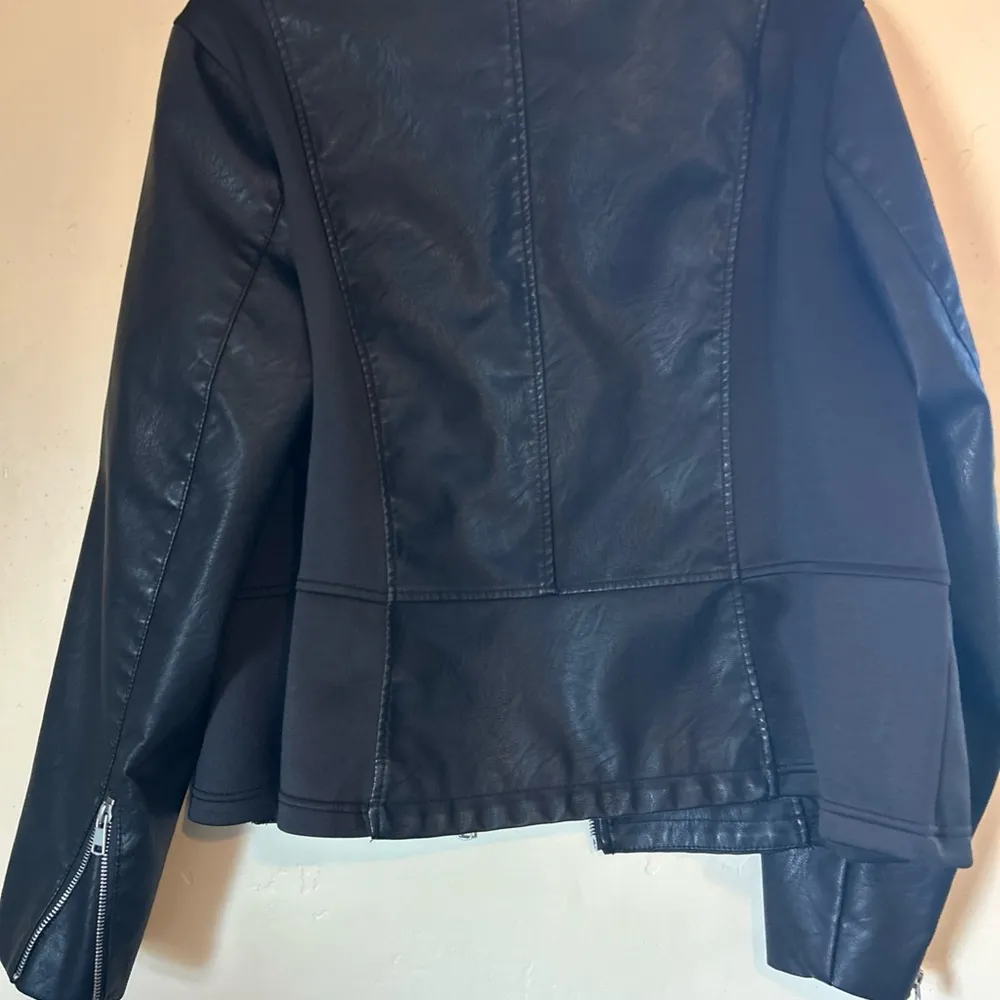 Baccini Women’s Black Faux Leather  Full Zip Jacket 1X - Image 9