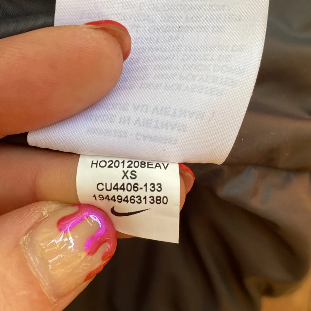 Nike Women's XS Down Wind Runner Puffer Jacket Black Grey White Hood EUC CU4406 - Image 10