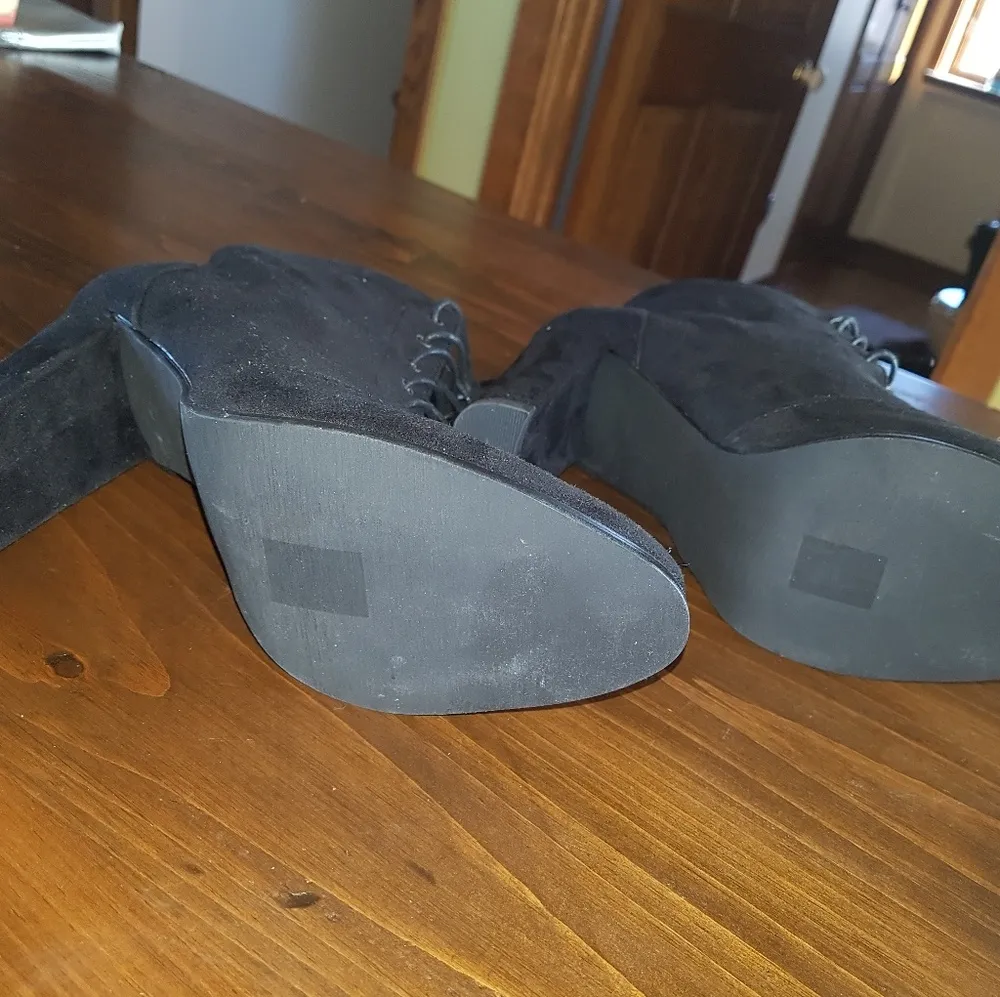 Alexis Leroy Lace Up Boots! - Image 4