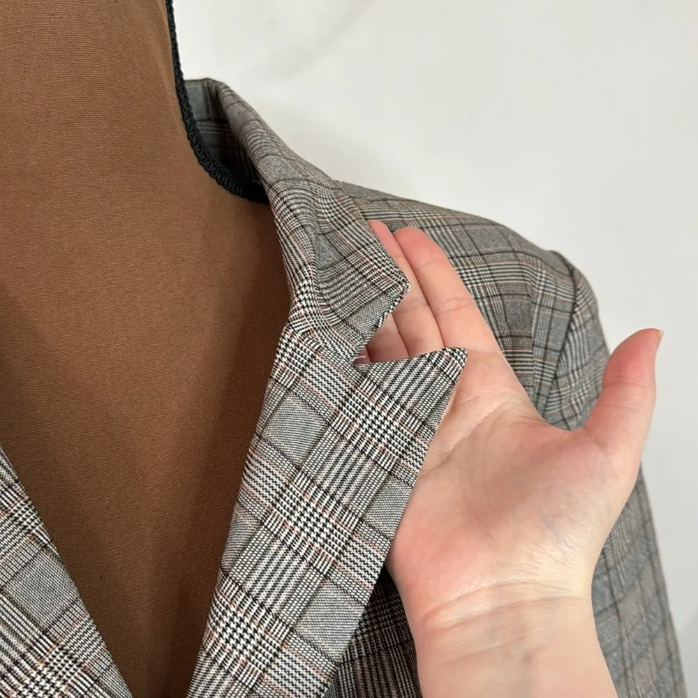 89th + Madison grey and tan double breasted Glen plaid blazer size XL Gray - Image 6