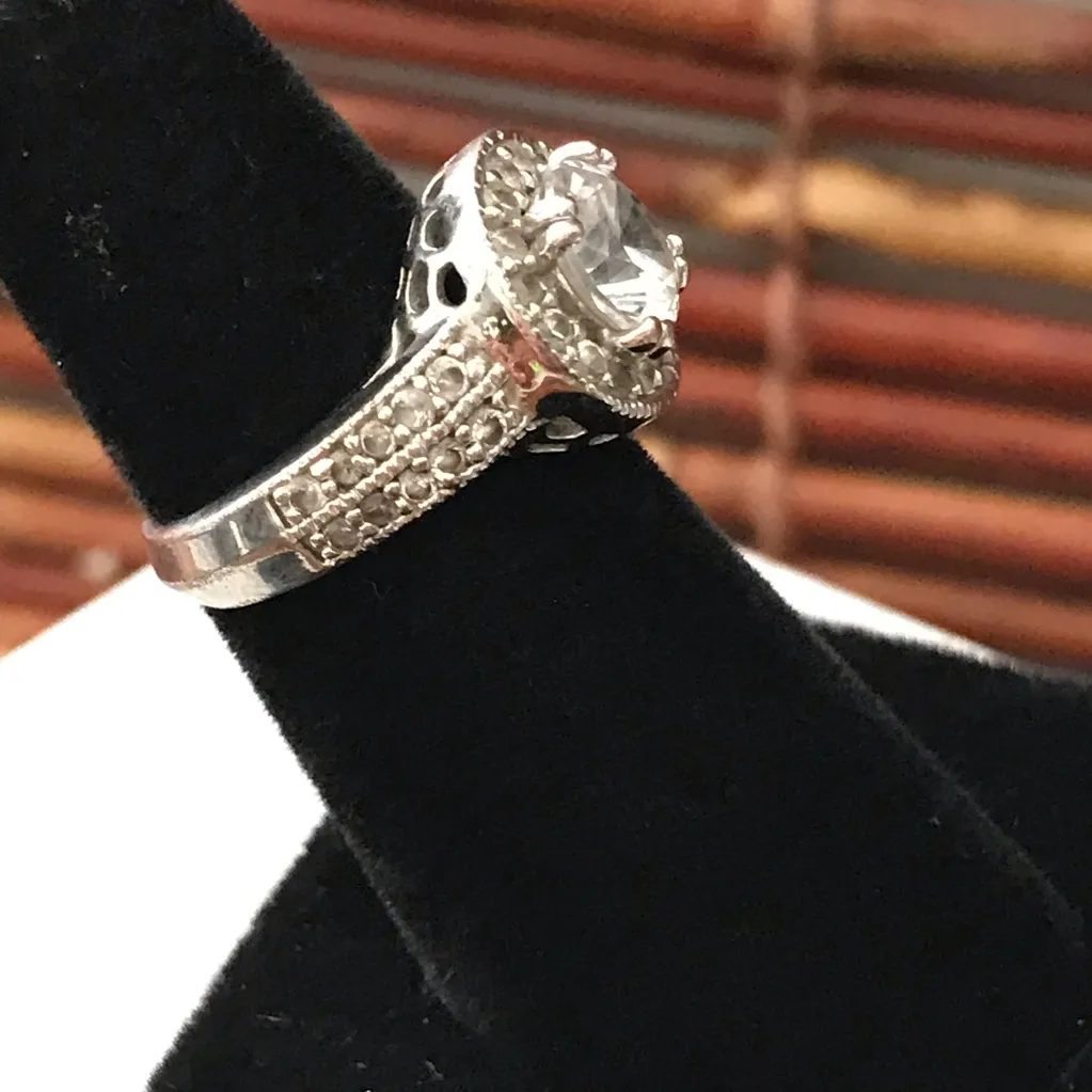 Premier Designs Round Crystal Ring Size 5 - Image 2