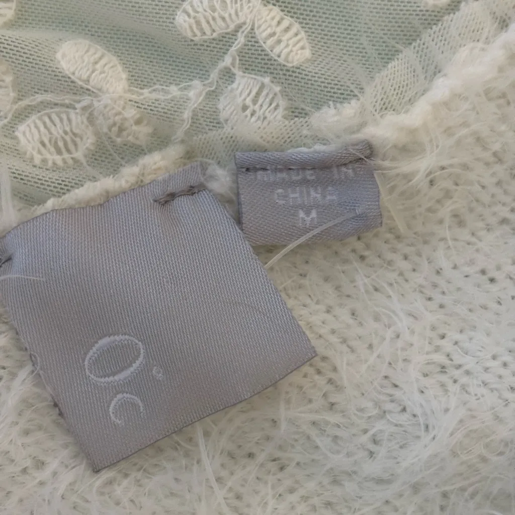 Elegant Ivory Lace V - Image 2