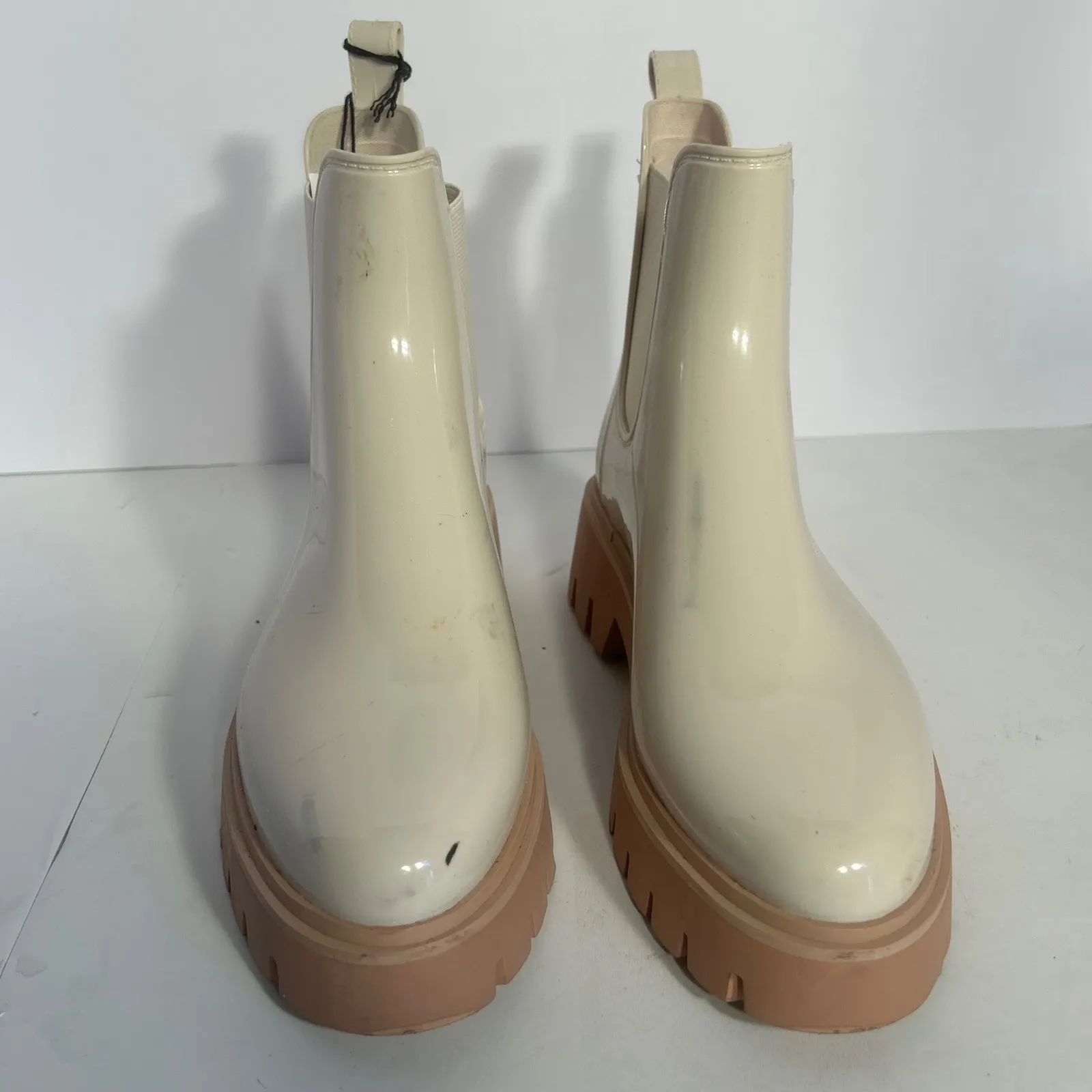 Dolce Vita Womens Cream Waterproof Chelsea Rain Boots Lug Sole Size 8 Tan - Image 2