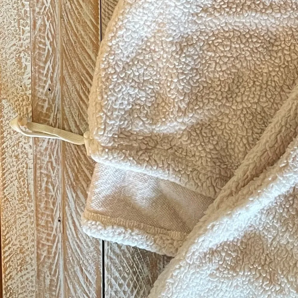 😊🧸Urban Outfitters Teddy Jacket Fleece Hooded Long Sleeve Cropped 🧸😊~ med - Image 9