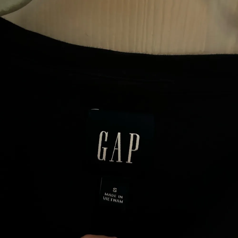 GAP Black Women's Basic T-Shirt - Image 5