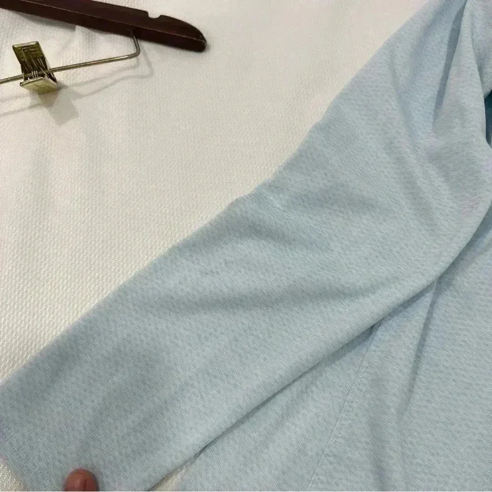 Athleta Open-back Light Blue Long-Sleeve Top size s‎ - Image 4