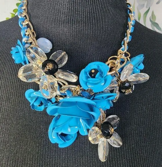 Boho Acrylic and Metal Blue Flower Necklace Earrings Set New - Image 1