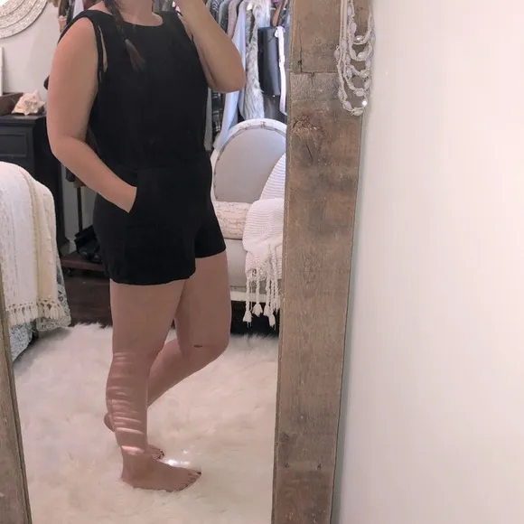 Old Navy size small black linen blend summer romper - Image 2