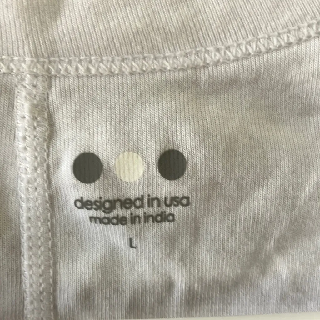 Three Dots FINAL MARKDOWN  tee medium/large - Image 2