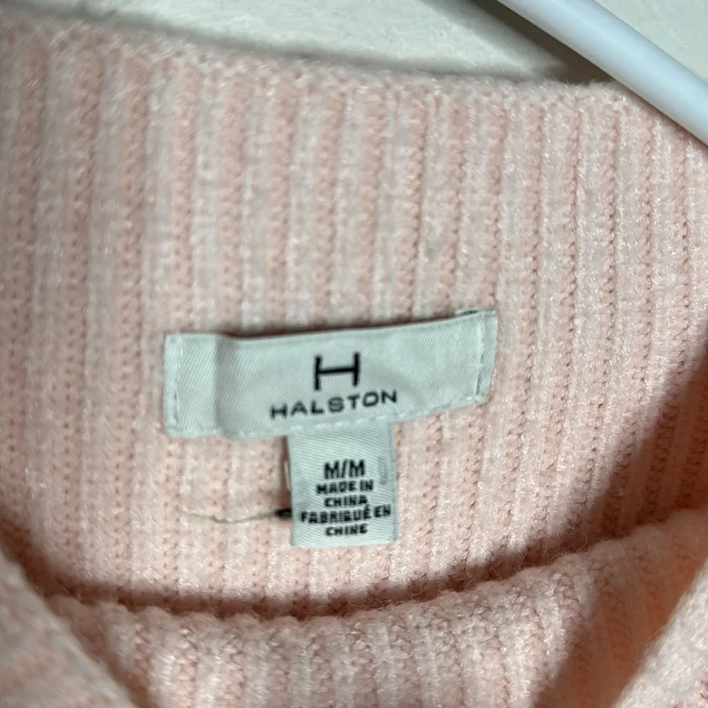 H Halston Ribbed Mockneck Light Pink Sweater Perforated Accents Size M - Image 8