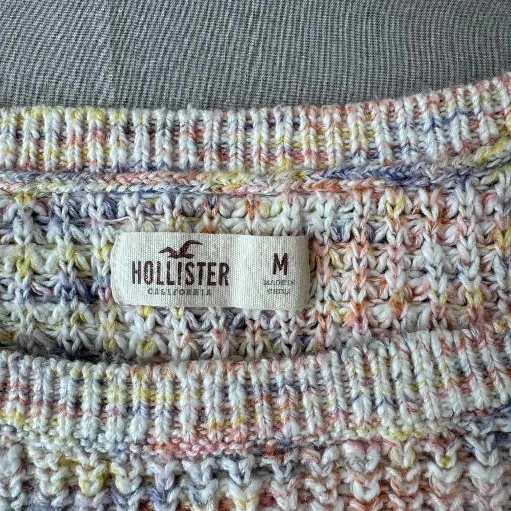 Hollister Women's Medium Speckled Waffle Knit Sweater - Image 4