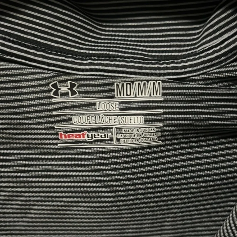 Under Armour 1/4 Zip Long Sleeve Shirt Black with Grey Stripes Size Med NWT - Image 2