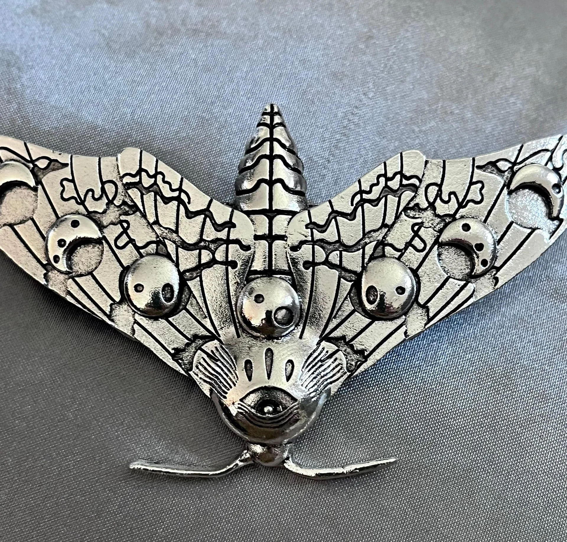 Urban Outfitters Luna Phases Of The Moon Moth Tarot Hair Clip - Image 2