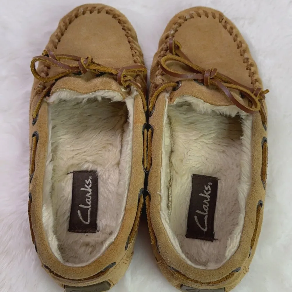 Clarks  Cozy Suede Tan Mocassin Slippers- Size 6M - Image 3