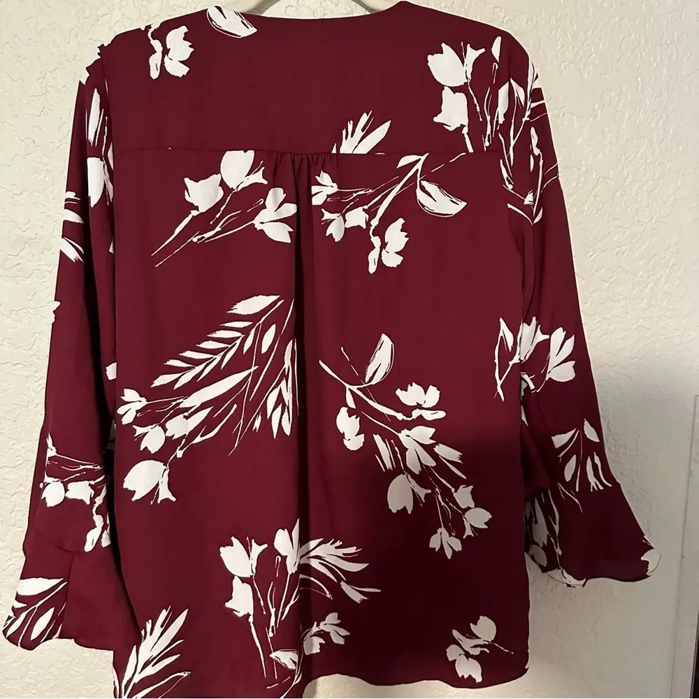 VINCE CAMUTO Women' Maroon ‎ Ruffled Pleated Floral Flutter Sleeve V Neck Blouse - Image 7