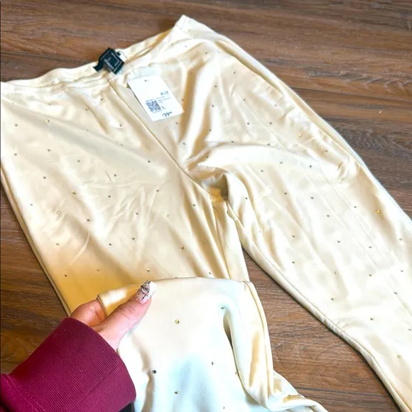 CUTEST FLARE GOING OUT PANTS NWT - Image 2