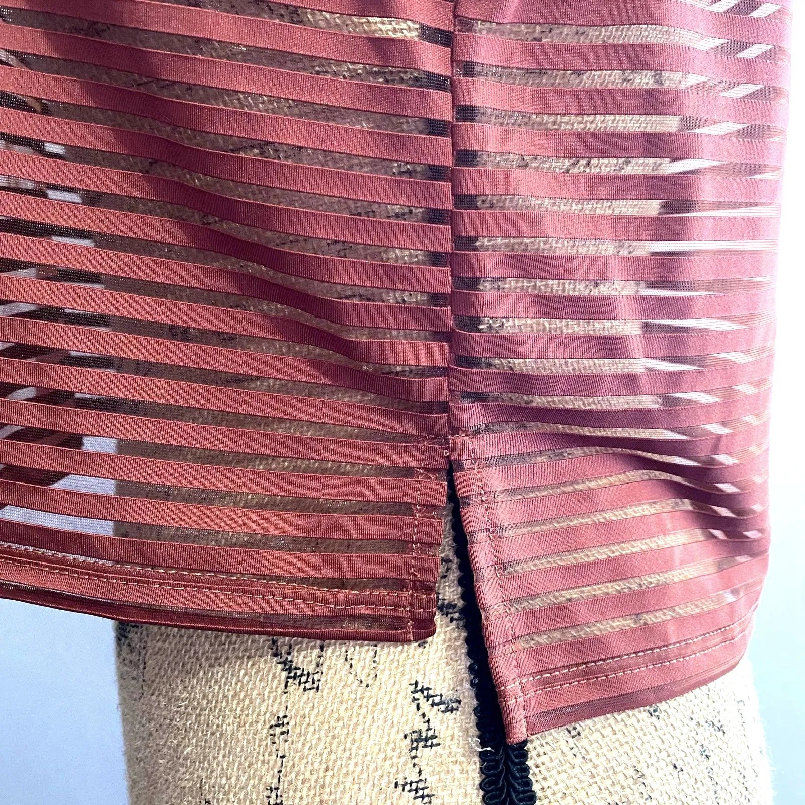 Onzie Edge Mesh Cropped Active Tank‎ Top Sheer Stripe Warm Pine Size Medium - Image 3