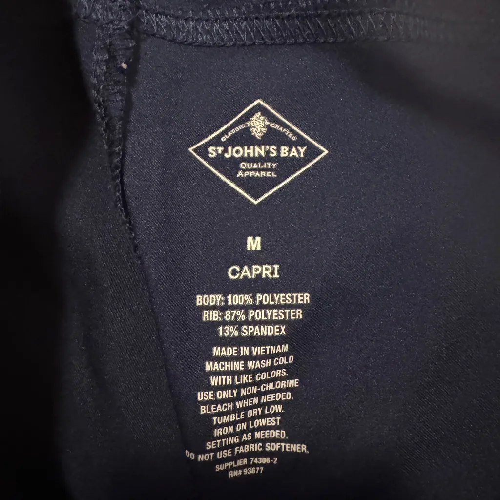 Women’s Blue St.John Bay Capris - Image 3