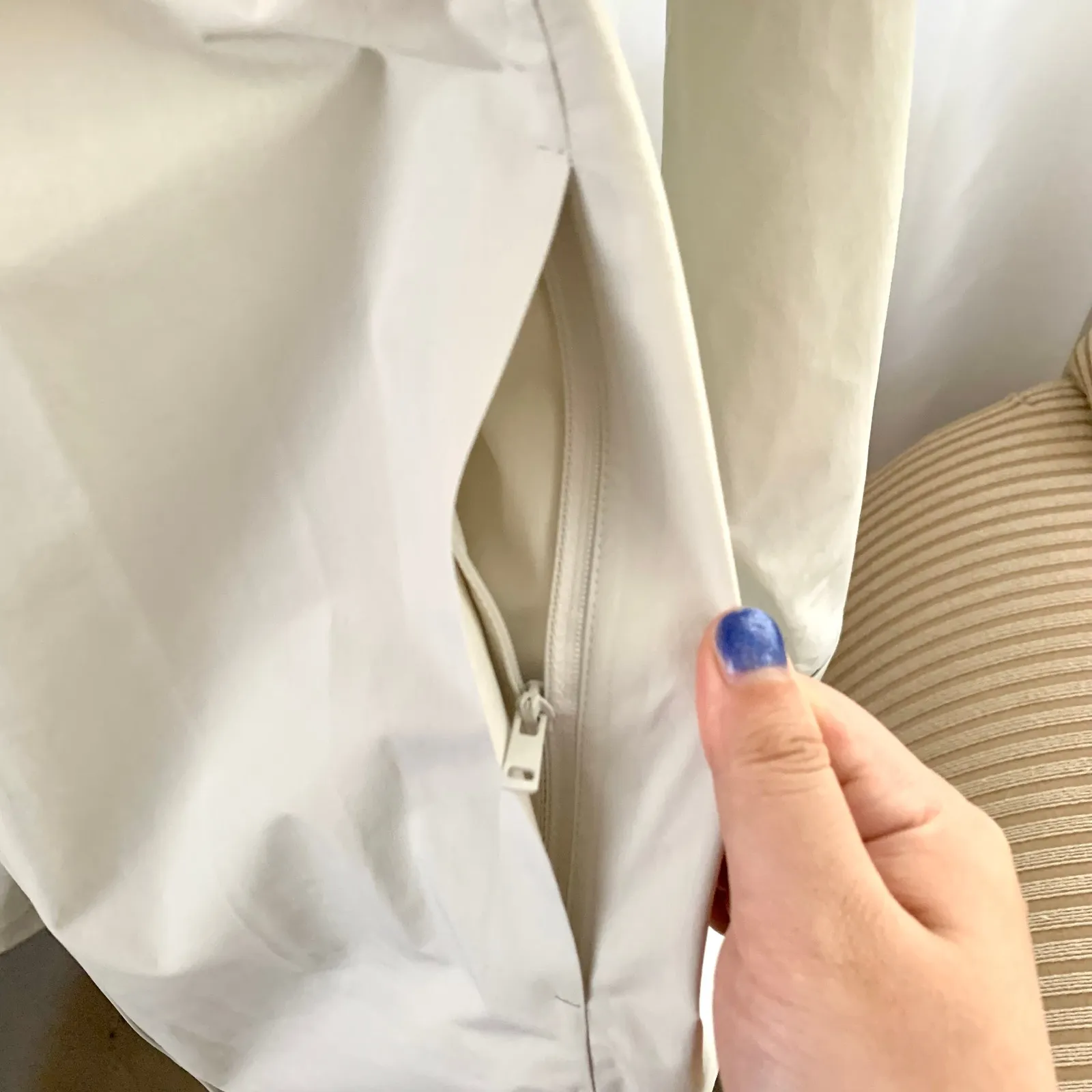 Uniqlo Oversized BLOCKTECH Half Coat in Off White - Image 9