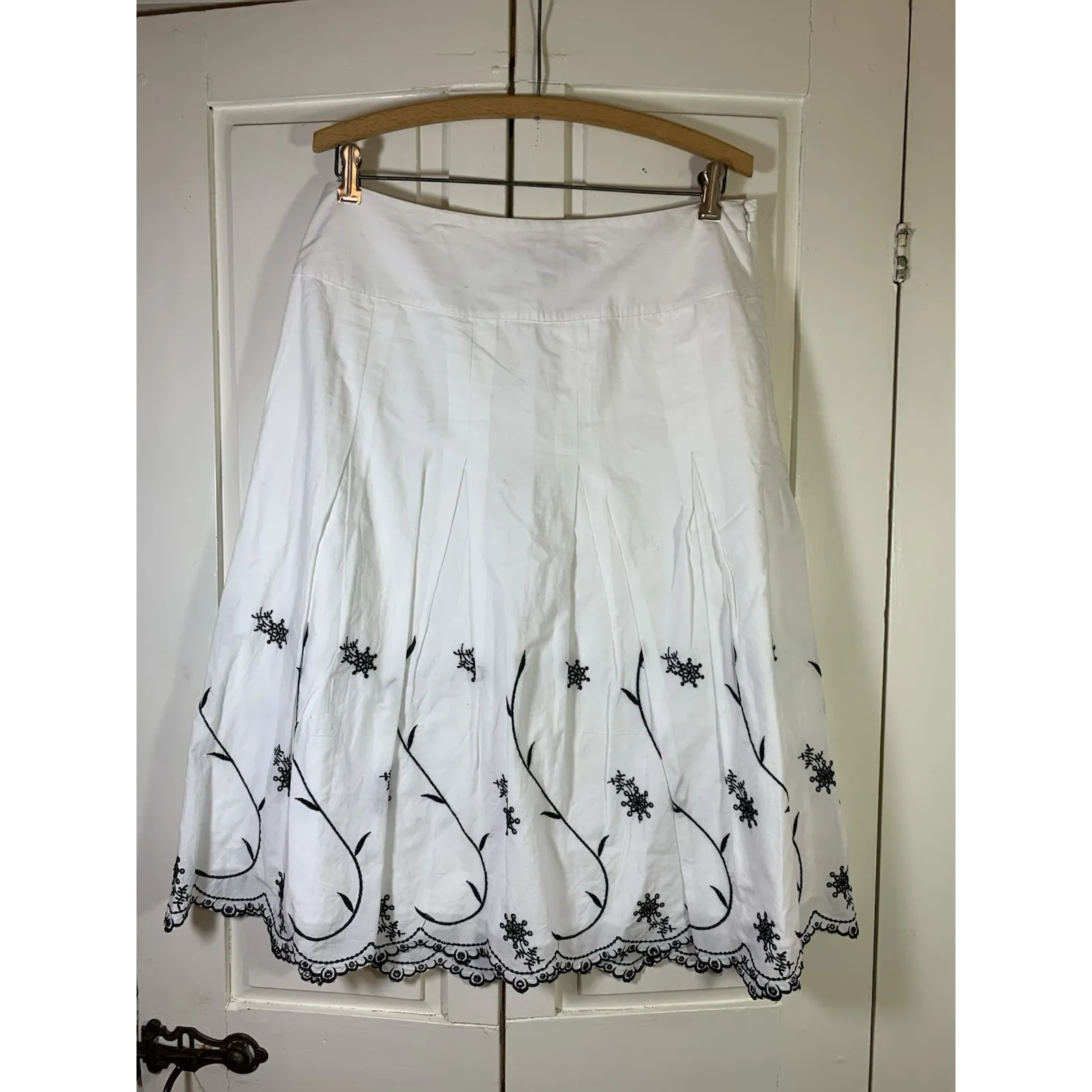 Croft & Barrow Embroidered‎ Maxi Skirt Sz 12 White Black Clean Girl Cottagecore - Image 3