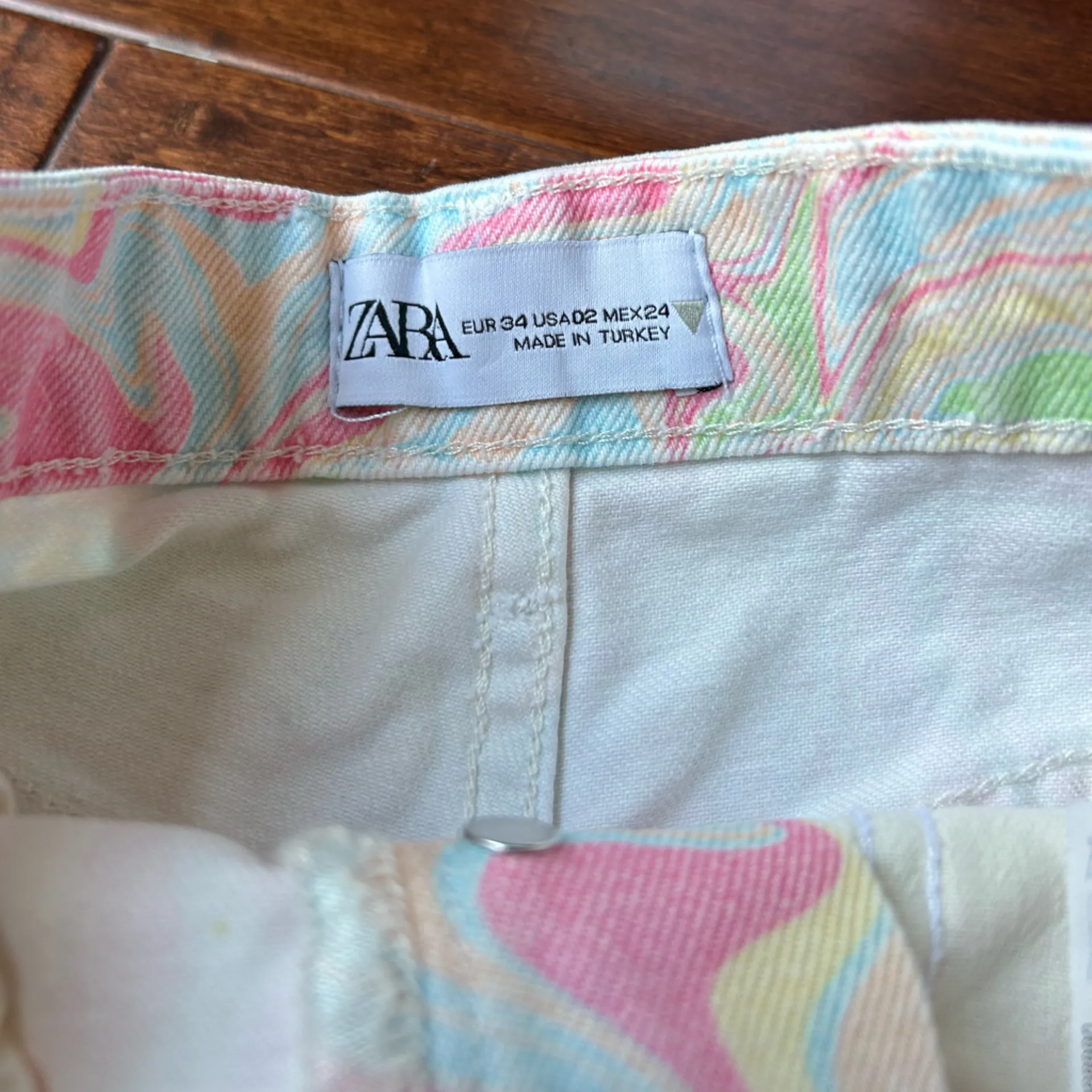 ZARA Patterned Swirl Shorts - Size 2 - Image 3