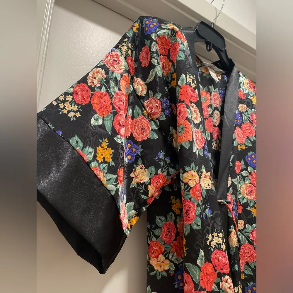 VTG 80s 90s L.A. Intimates Black & Multicolor Satin Floral Kimono Robe - Image 12