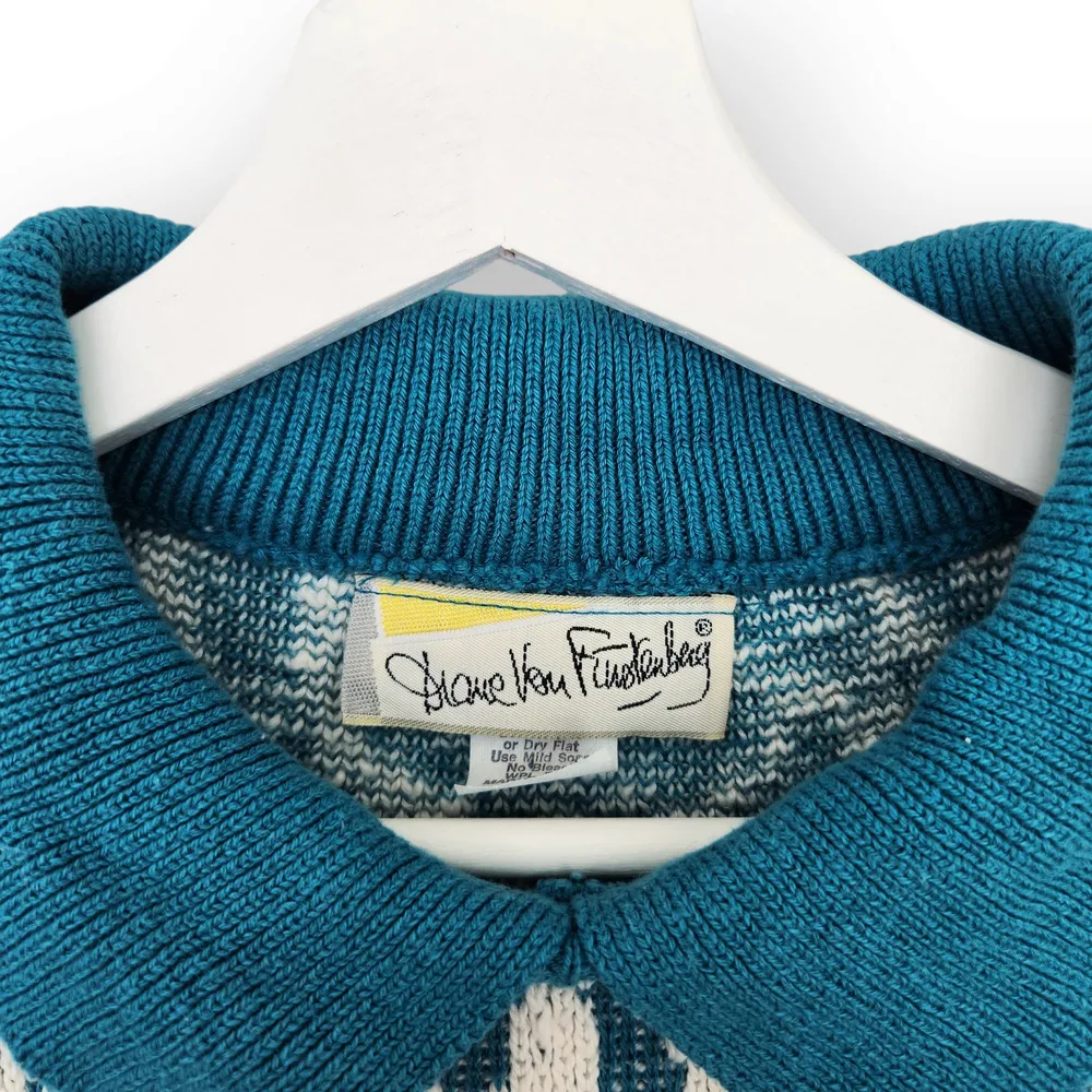 Vintage Diane Von Furstenberg White and Teal Knit Fold Over Collar Sweater L - Image 8