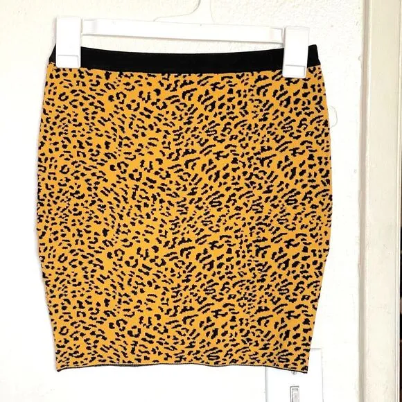 Hera Collection Womens Sweater Skirt Small Animal Cheetah Mobwives Jersey Shore - Image 1