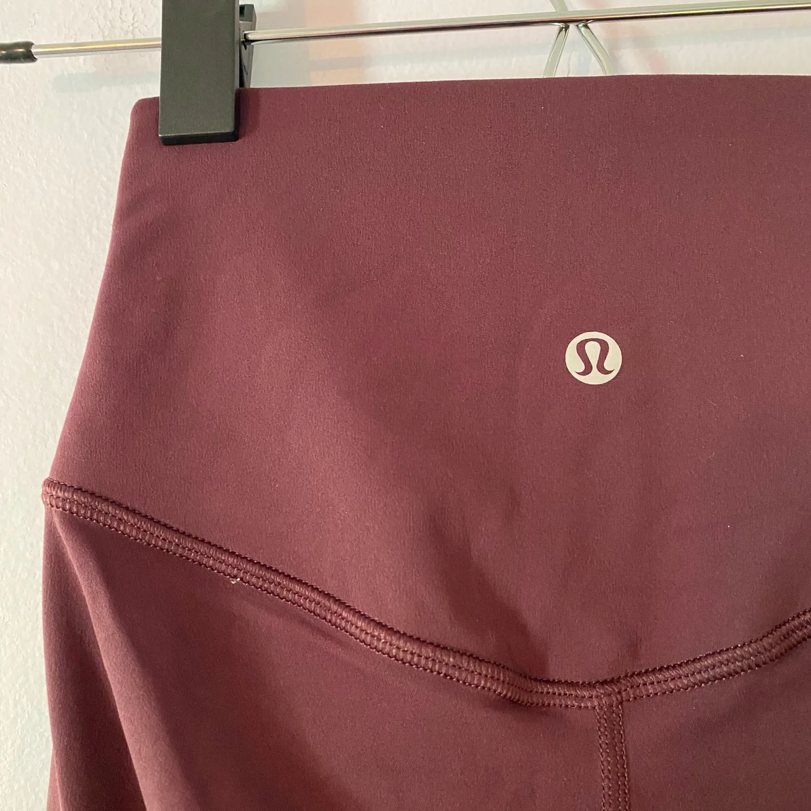 Lululemon Plum Purple Wunder Under High Rise Tights Cropped Ankle Women's size 4 - Image 7