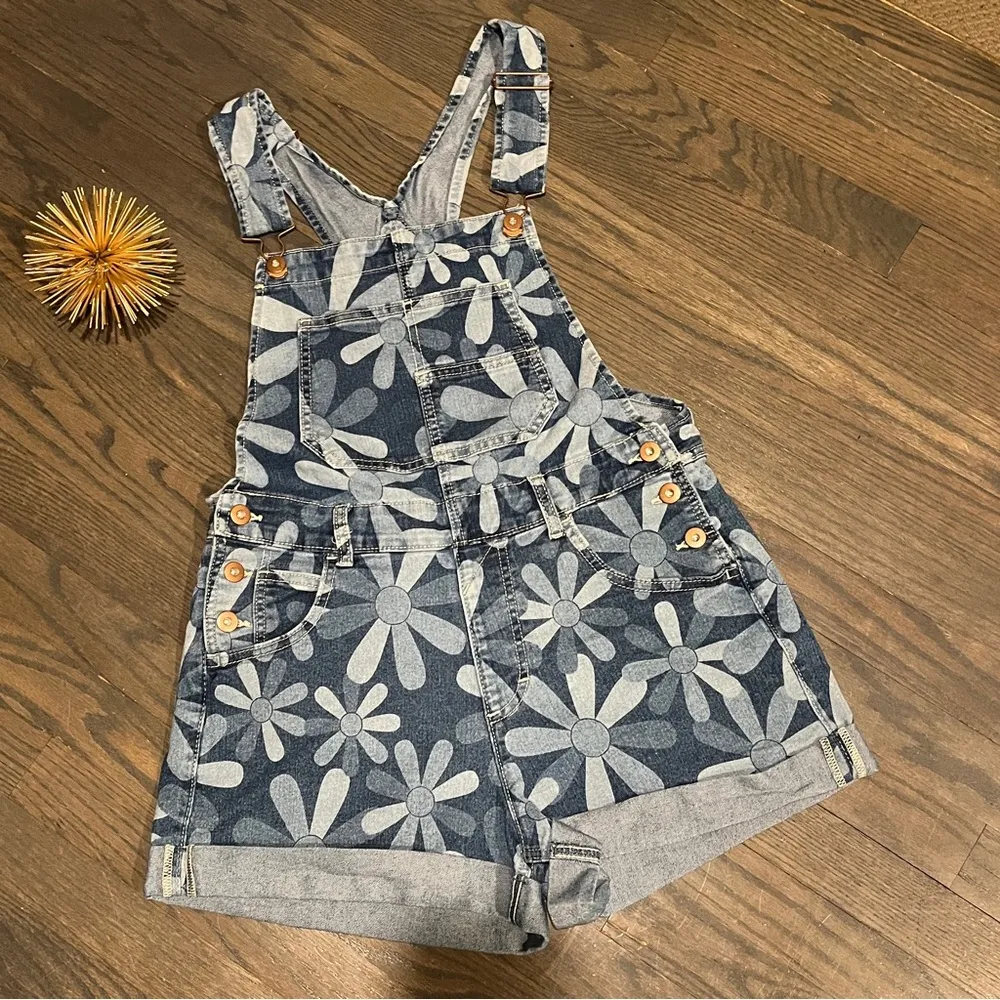 No Boundaries Jean Bib Shorts Daisy Size Medium (7-9) - Image 4
