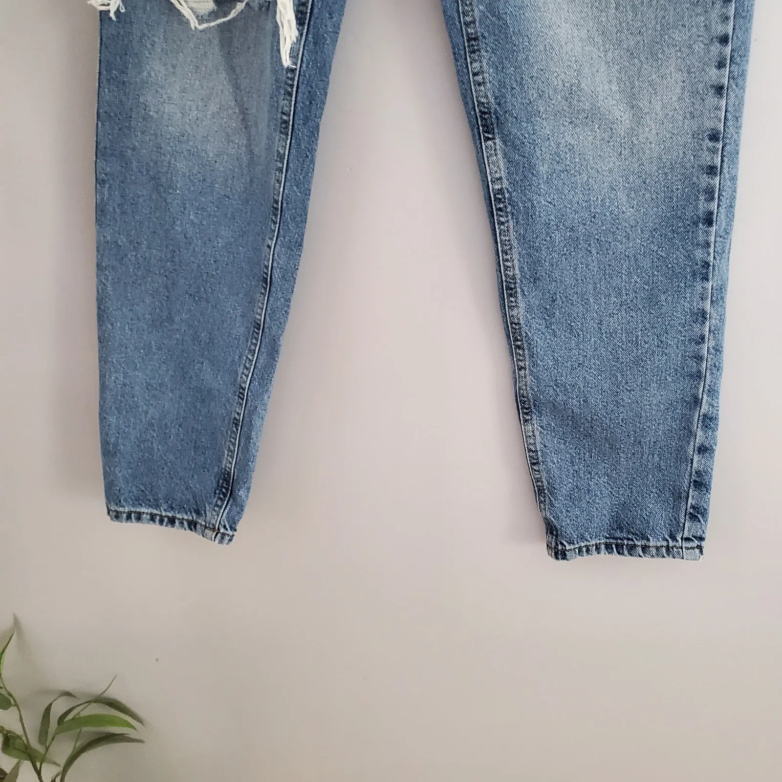 BDG Urban Outfitters Mom High Rise Distressed Straight Leg Jeans Size 28 - Image 5